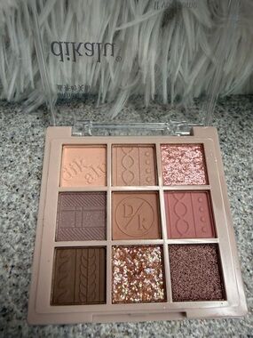9-Color Neutral & Rose Eyeshadow Palette - Pink & Brown Shades